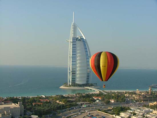 πετώντας πάνω από το Dubai